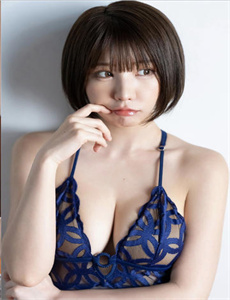 《一面膜胸口一面膜下从嘴到胸-5566成年视频观看免费》